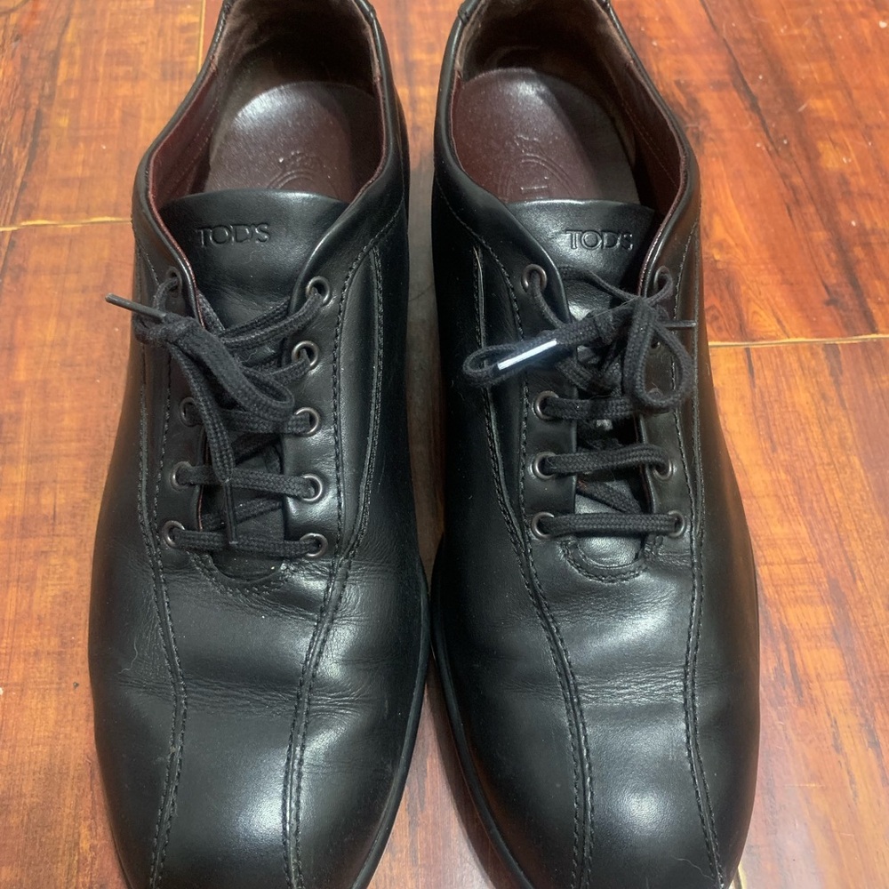 Tod's Black Leather Oxfords Fashion Sneakers Classic Lace-Up Design Size 10 40